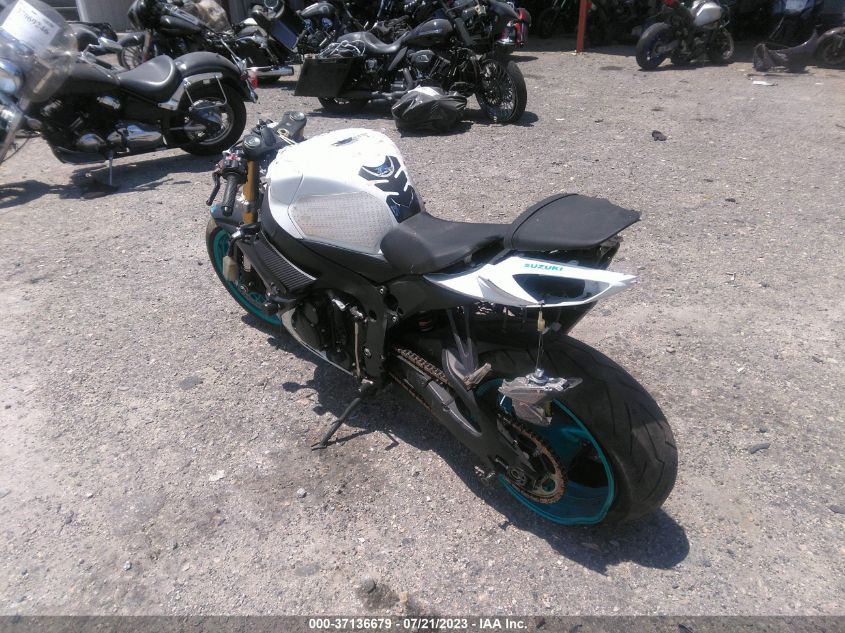 2014 SUZUKI GSX-R750 - JS1GR7MA9E2100832