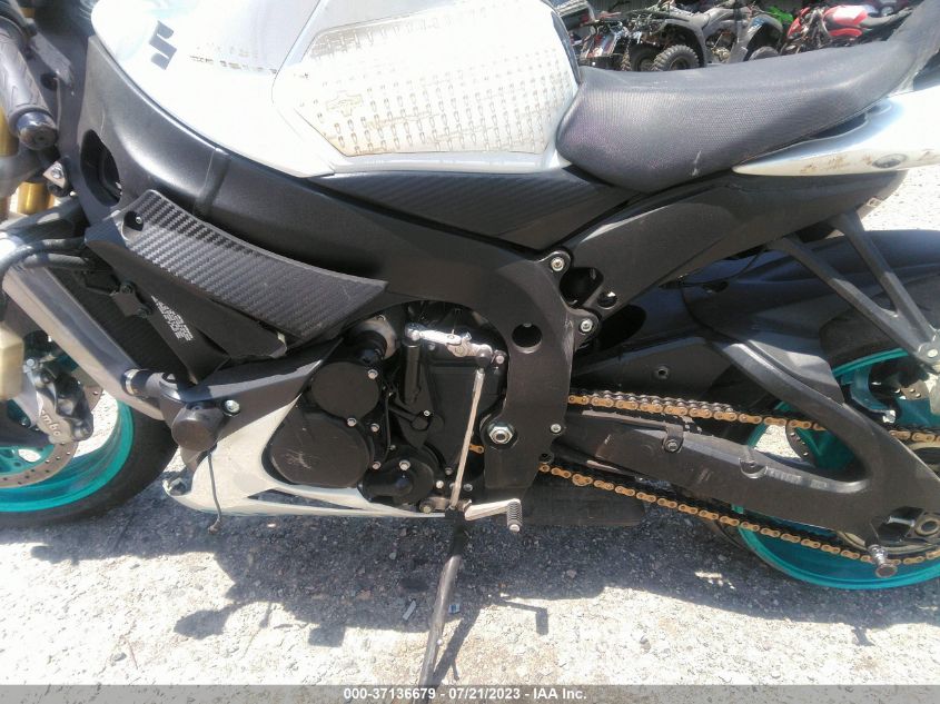 2014 SUZUKI GSX-R750 - JS1GR7MA9E2100832