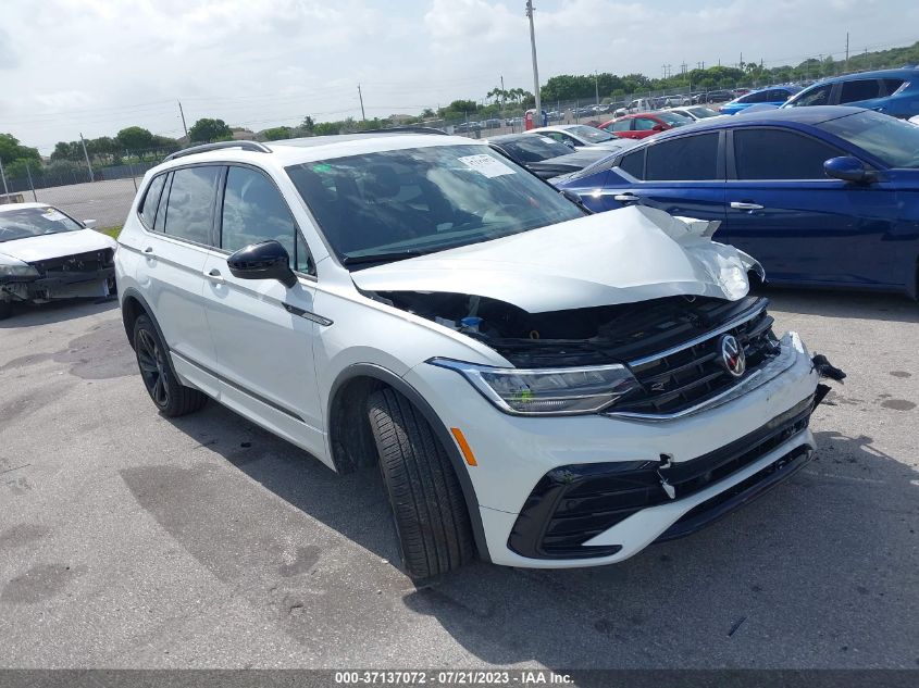 2023 VOLKSWAGEN TIGUAN SE R-LINE BLACK - 3VVCB7AX3PM023681