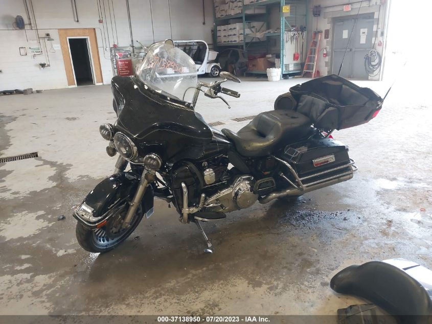 2010 HARLEY-DAVIDSON FLHTCU 1HD1FC419AB656094