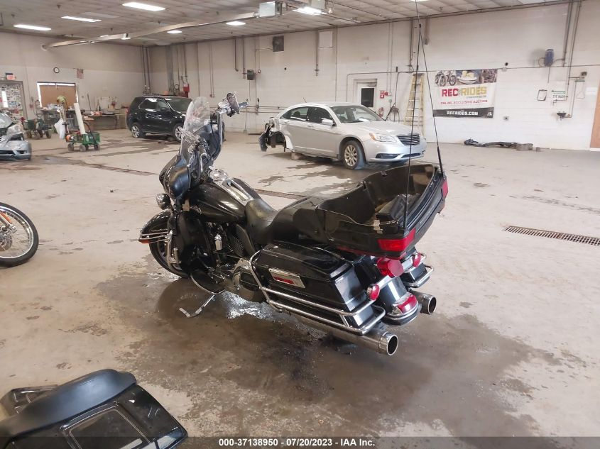 2010 HARLEY-DAVIDSON FLHTCU 1HD1FC419AB656094