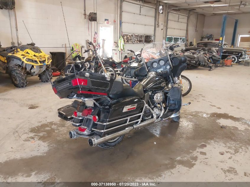 2010 HARLEY-DAVIDSON FLHTCU 1HD1FC419AB656094