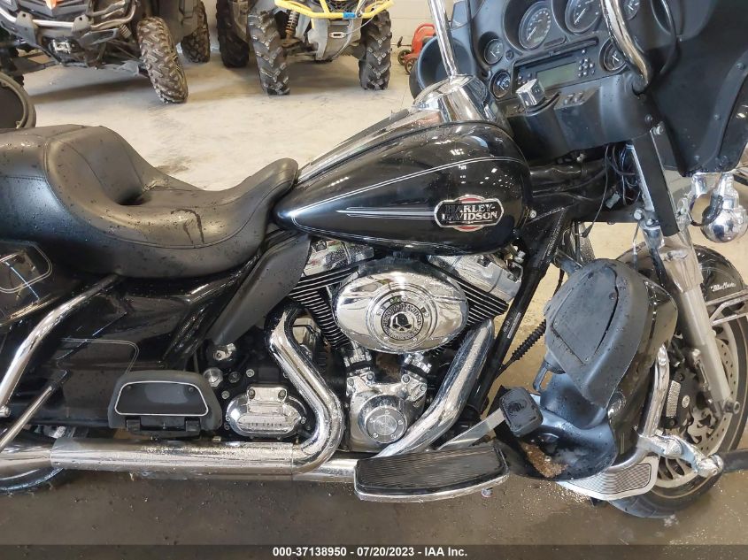 2010 HARLEY-DAVIDSON FLHTCU 1HD1FC419AB656094