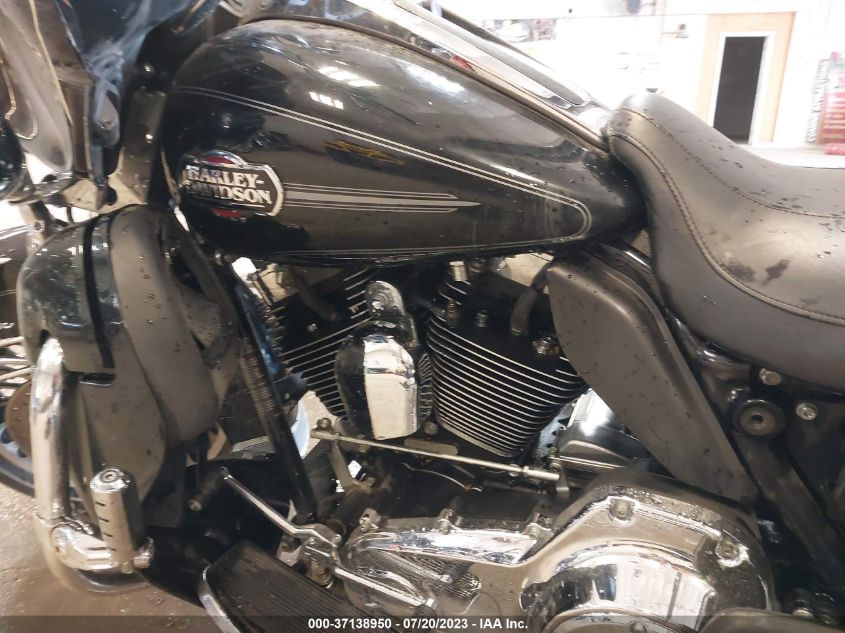 2010 HARLEY-DAVIDSON FLHTCU 1HD1FC419AB656094