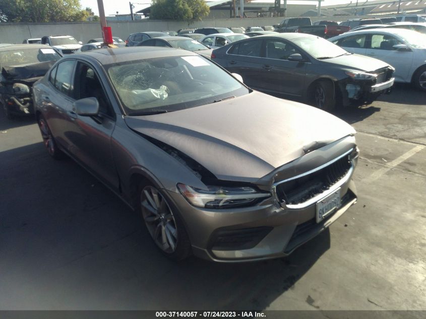 2019 VOLVO S60 MOMENTUM - 7JR102FK2KG014809