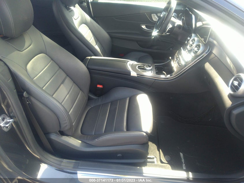 VIN WDDWJ8DB4KF777675 2019 MERCEDES-BENZ C-CLASS C 300