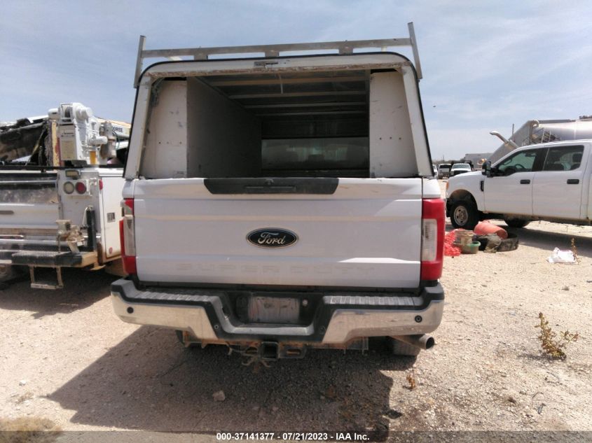 2017 FORD SUPER DUTY F-250 SRW LARIAT/PLATINUM - 1FT7W2B64HEE35306