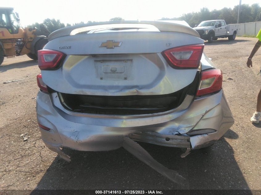 2018 CHEVROLET CRUZE LT - 1G1BE5SM1J7163247