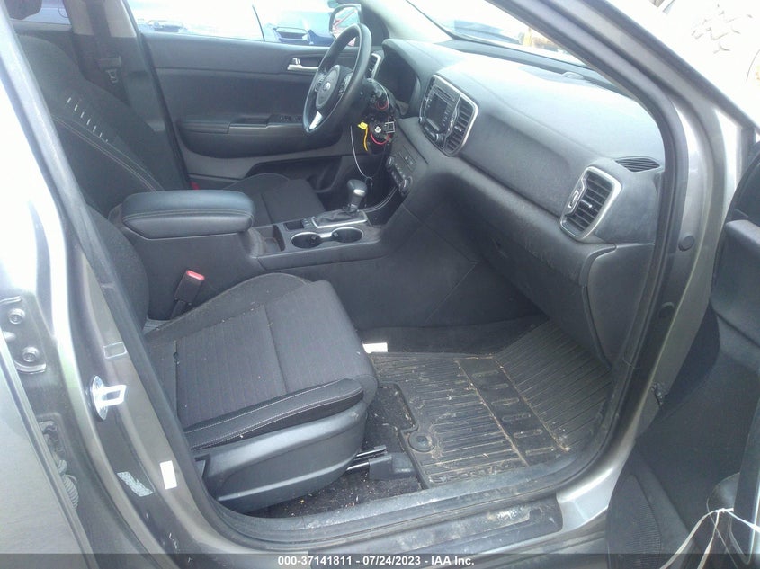 VIN KNDPMCAC0J7463696 2018 KIA SPORTAGE LX
