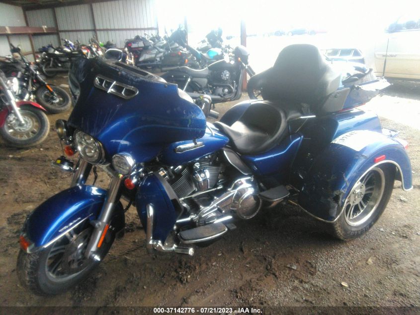 2017 HARLEY-DAVIDSON FLHTCUTG TRI GLIDE ULTRA 1HD1MAD10HB859928