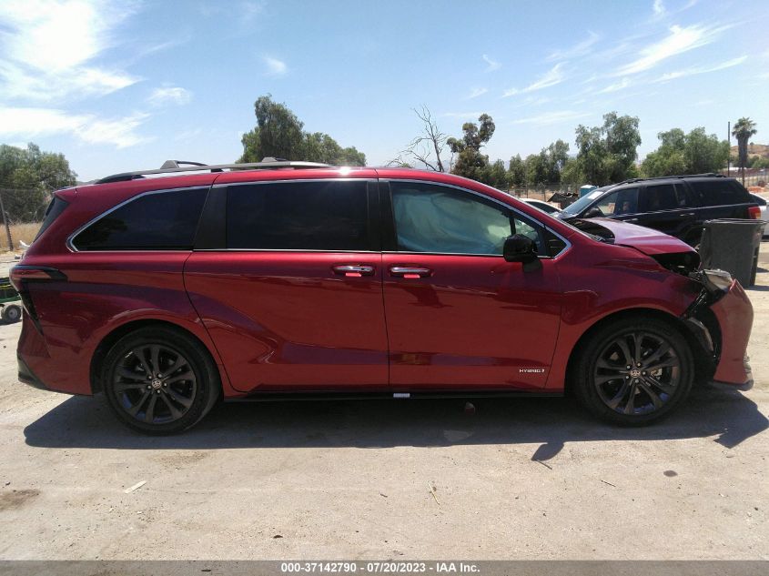 2021 TOYOTA SIENNA XSE - 5TDDRKECXMS021981