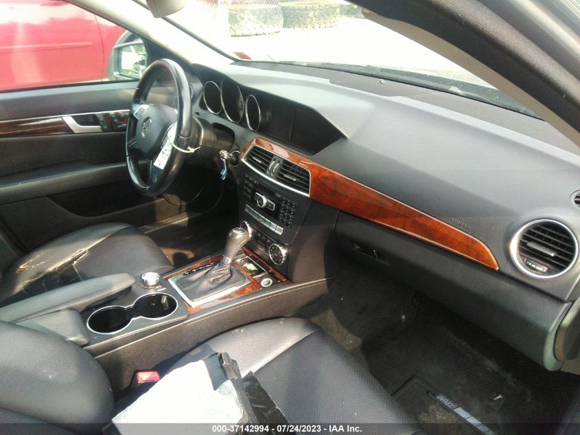 2013 MERCEDES-BENZ C-CLASS C 300 - WDDGF8AB8DA819145