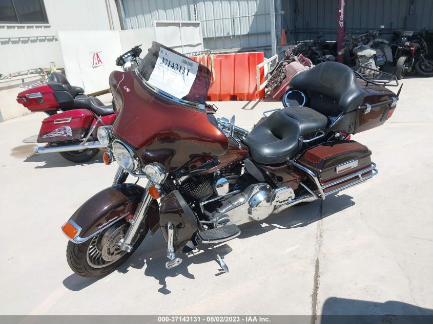 2011 HARLEY-DAVIDSON FLHTCU 1HD1FC413BB627384