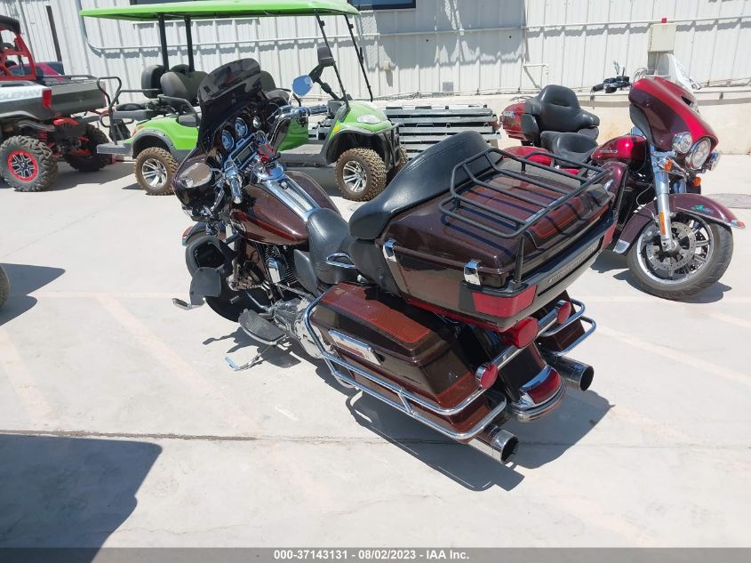 2011 HARLEY-DAVIDSON FLHTCU 1HD1FC413BB627384