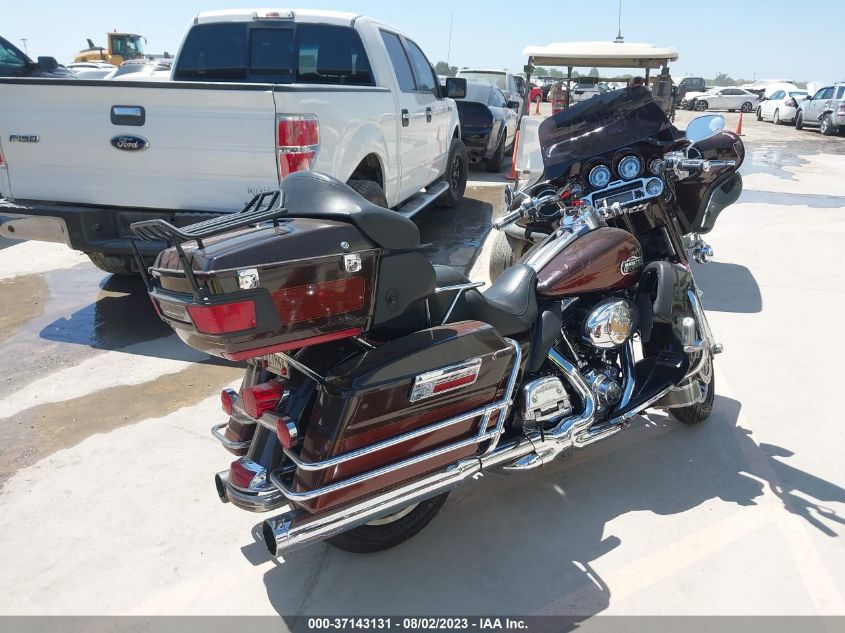 2011 HARLEY-DAVIDSON FLHTCU 1HD1FC413BB627384