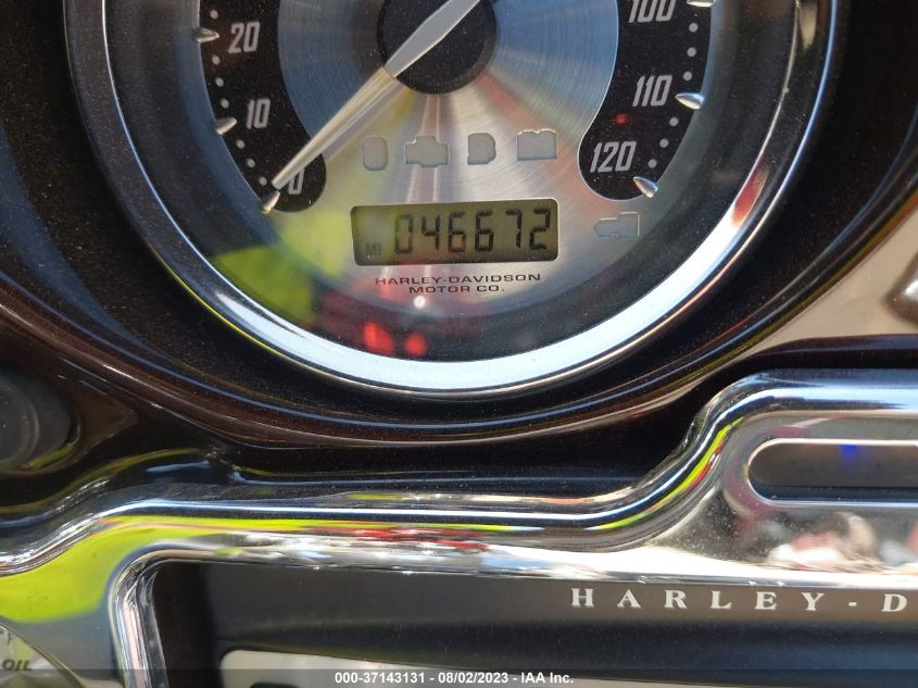 2011 HARLEY-DAVIDSON FLHTCU 1HD1FC413BB627384