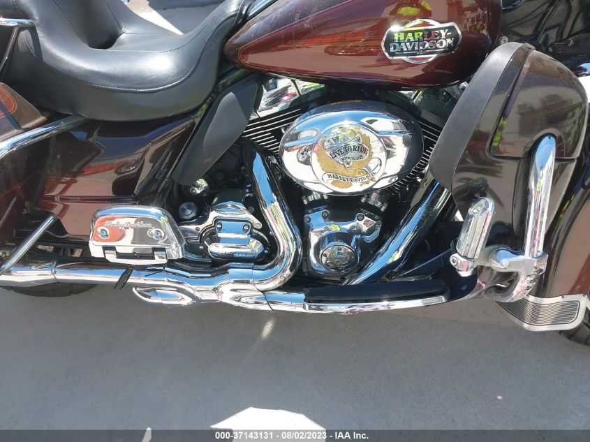 2011 HARLEY-DAVIDSON FLHTCU 1HD1FC413BB627384
