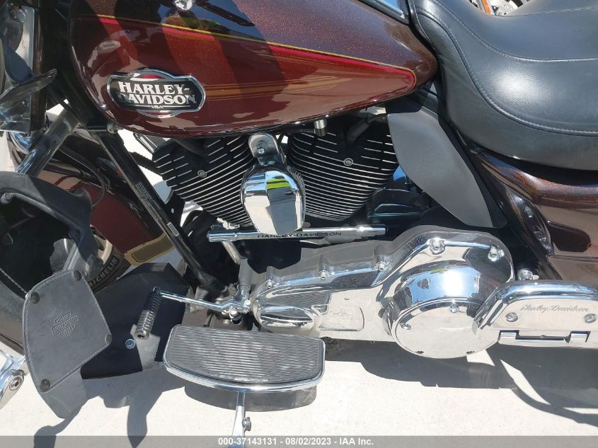 2011 HARLEY-DAVIDSON FLHTCU 1HD1FC413BB627384