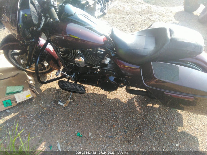 VIN 1HD1KRC10JB633688 2018 HARLEY-DAVIDSON FLHXS STREET GLIDE SPECIAL