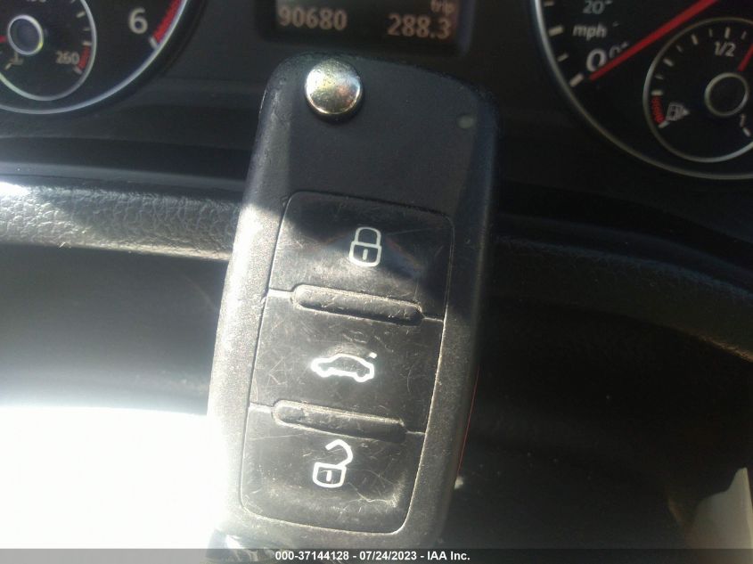 2015 VOLKSWAGEN PASSAT SE - 1VWBV7A33FC035129