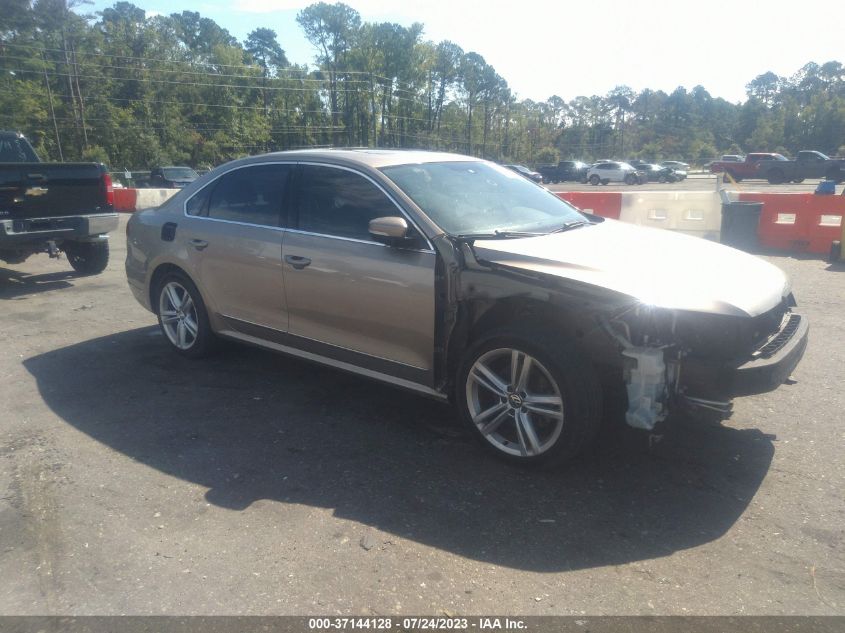 2015 VOLKSWAGEN PASSAT SE - 1VWBV7A33FC035129