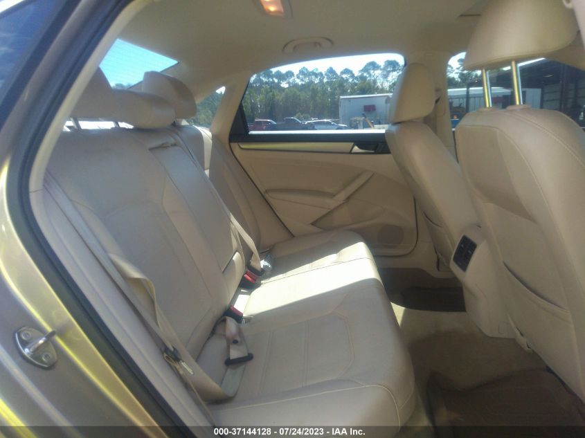 2015 VOLKSWAGEN PASSAT SE - 1VWBV7A33FC035129