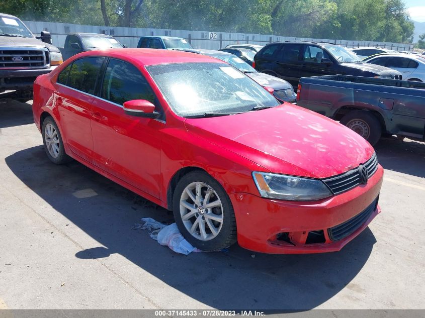 2013 VOLKSWAGEN JETTA SEDAN SE W/CONVENIENCE - 3VWBX7AJ3DM401398