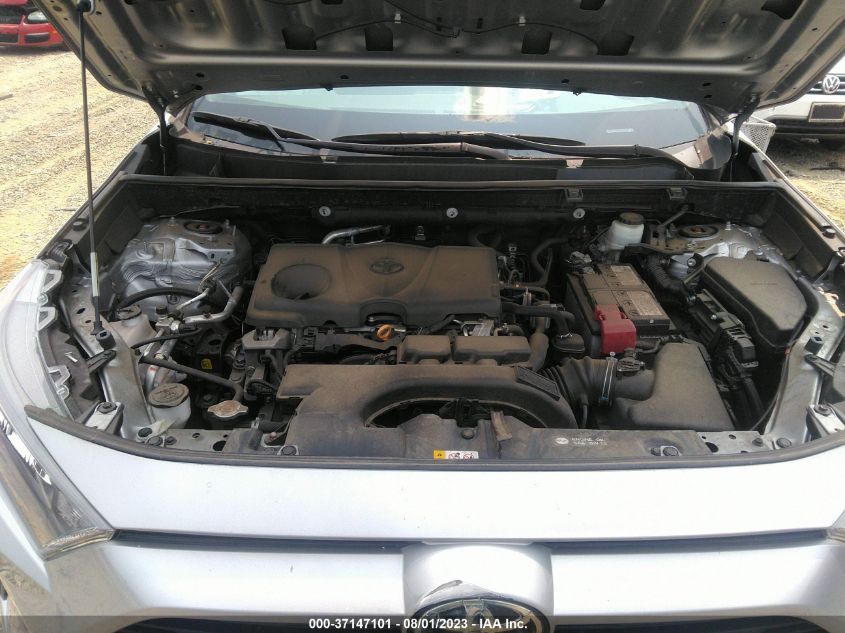 2T3F1RFV1KW003759 Toyota RAV4 LE 10