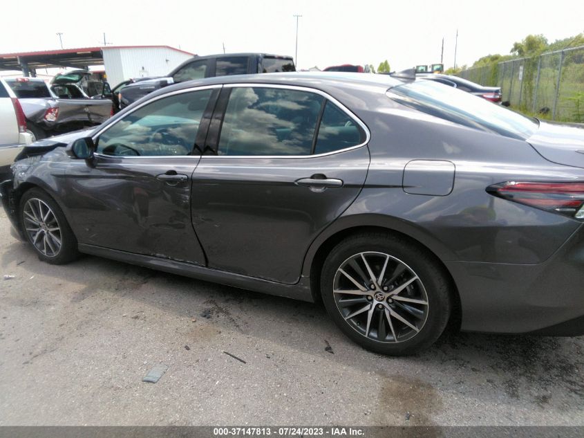 2021 TOYOTA CAMRY XLE - 4T1F11AK1MU414301