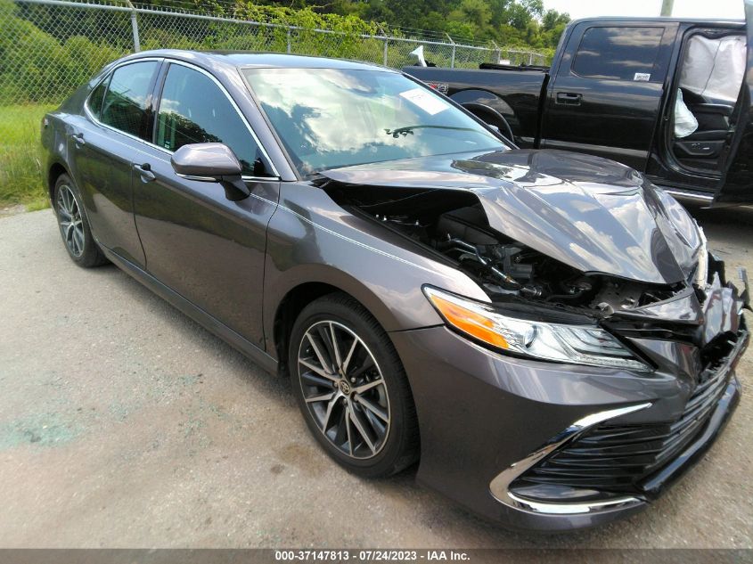 2021 TOYOTA CAMRY XLE - 4T1F11AK1MU414301