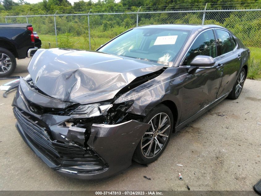 2021 TOYOTA CAMRY XLE - 4T1F11AK1MU414301