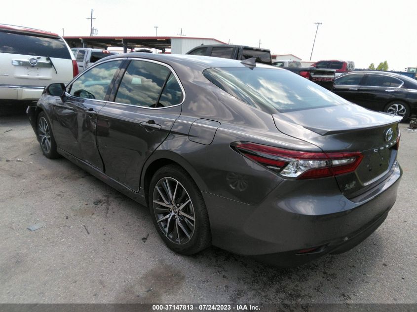 2021 TOYOTA CAMRY XLE - 4T1F11AK1MU414301