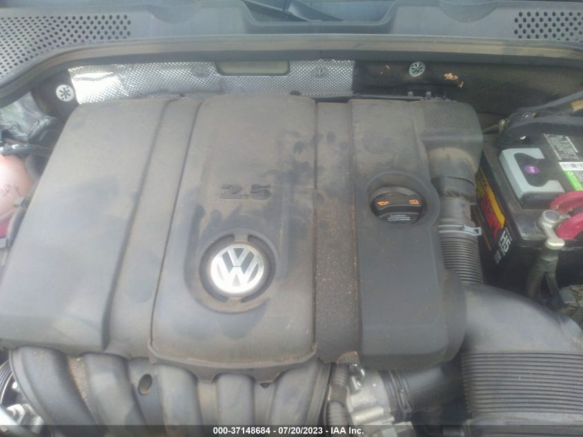 2013 VOLKSWAGEN BEETLE COUPE 2.5L W/SUN - 3VWJX7AT1DM681643