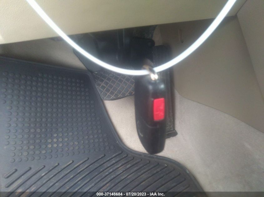 2013 VOLKSWAGEN BEETLE COUPE 2.5L W/SUN - 3VWJX7AT1DM681643