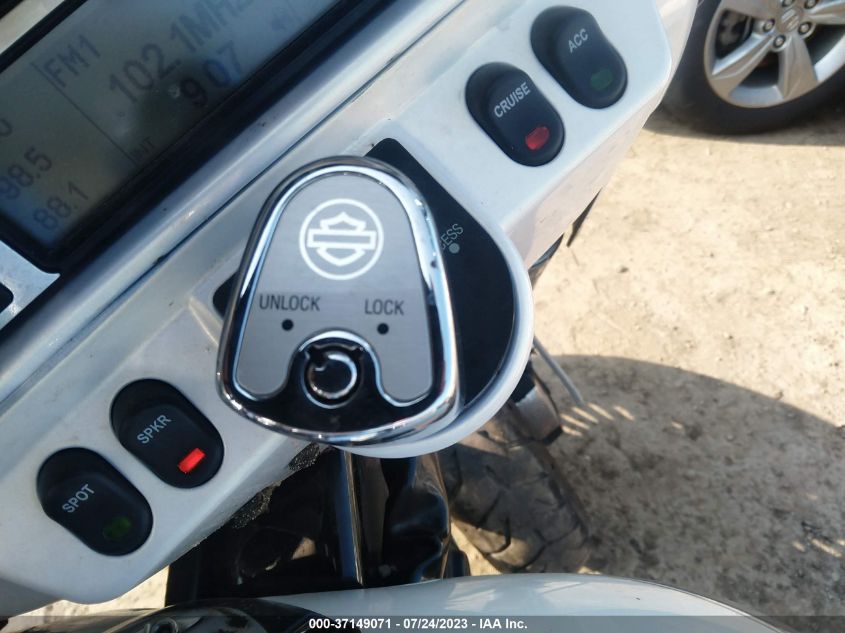 2009 HARLEY-DAVIDSON FLHTCU - 1HD1FC4139Y623598