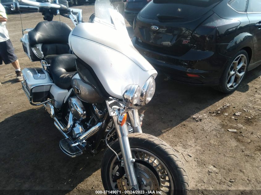 2009 HARLEY-DAVIDSON FLHTCU - 1HD1FC4139Y623598