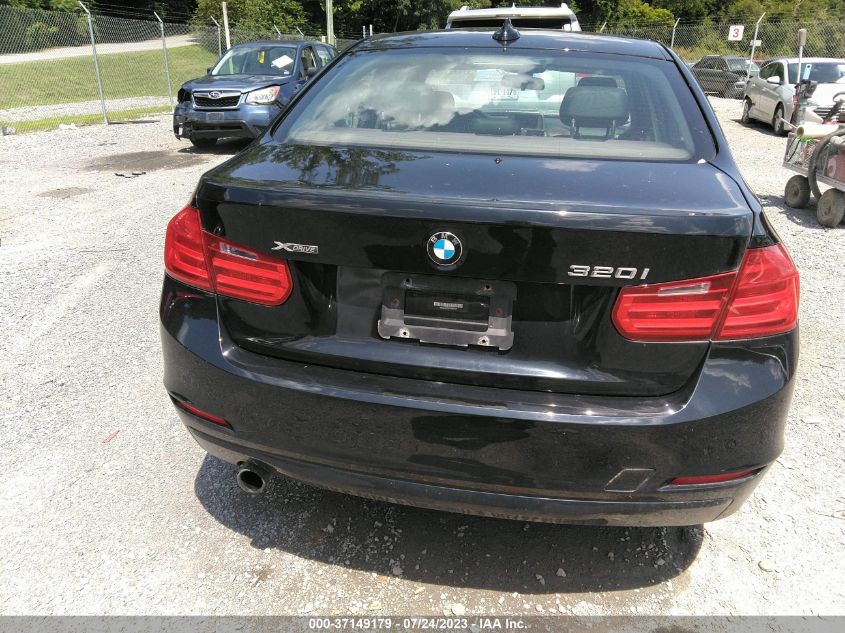 2013 BMW 3 SERIES 320I XDRIVE - WBA3C3C50DF982450