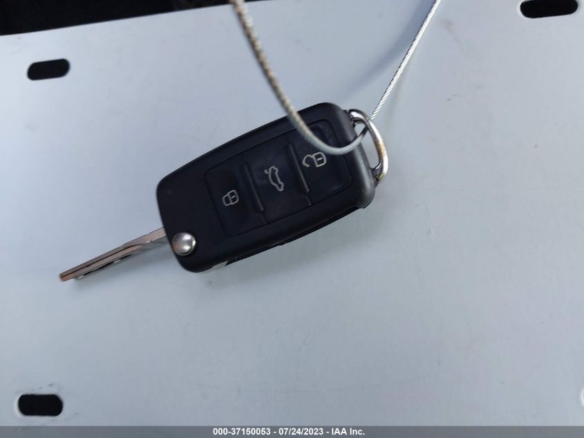 2013 VOLKSWAGEN BEETLE CONVERTIBLE 2.5L 3VW5X7AT0DM811865