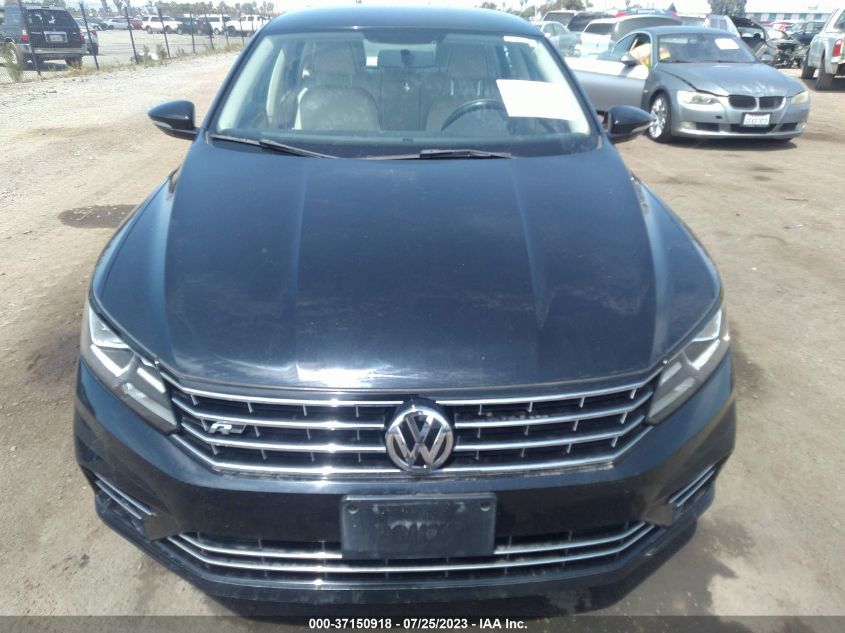 2017 VOLKSWAGEN PASSAT R-LINE - 1VWDT7A32HC072755