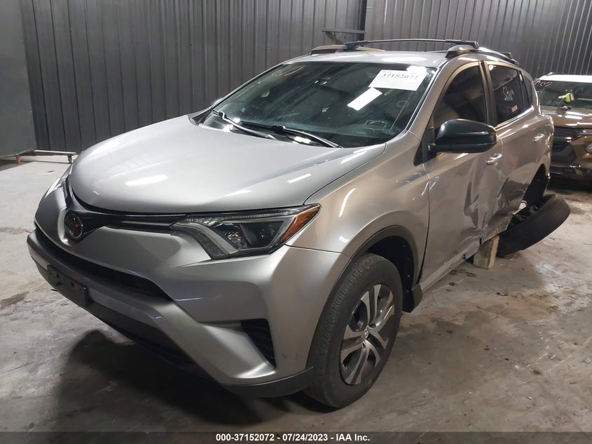 VIN JTMBFREV8JD253304 2018 TOYOTA RAV4 LE