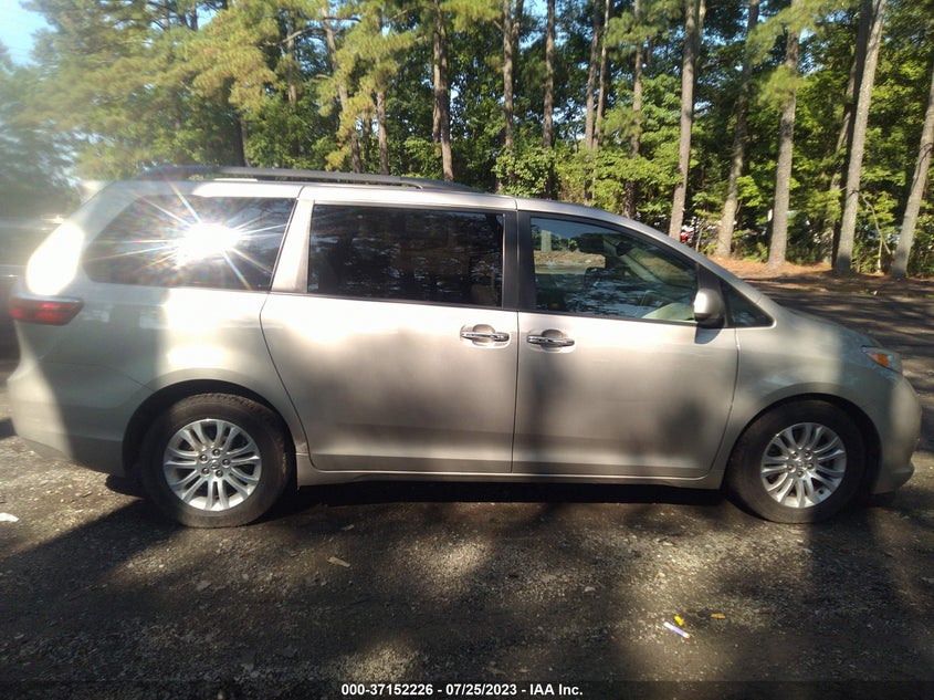 VIN 5TDYZ3DC3HS896723 2017 TOYOTA SIENNA XLE/LIMITED