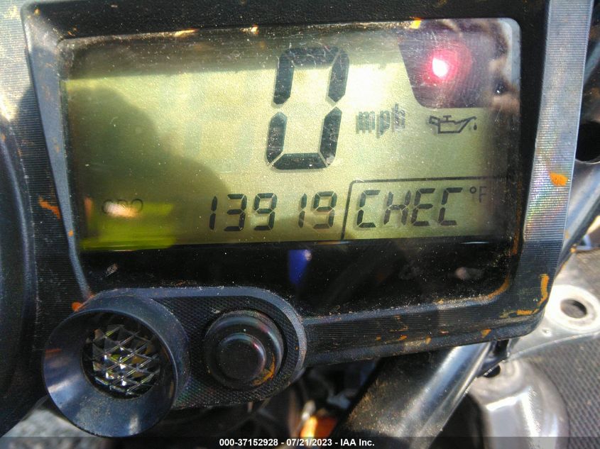 2004 SUZUKI GSX-R1000 - JS1GT75A142103402