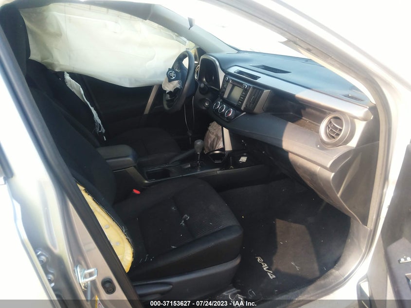 VIN JTMBFREV6JJ217953 2018 TOYOTA RAV4 LE