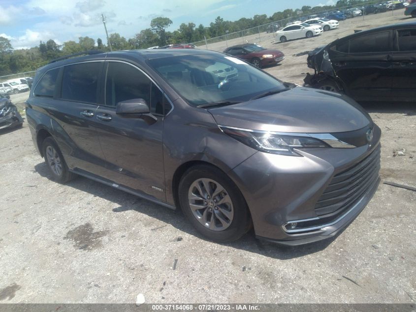 2021 TOYOTA SIENNA XLE - 5TDYRKEC0MS069751