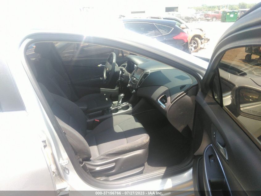 2018 CHEVROLET CRUZE LT - 1G1BE5SM5J7239875