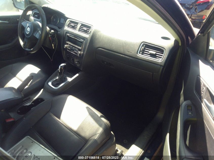 2014 VOLKSWAGEN JETTA SEDAN SE - 3VWD17AJXEM401832