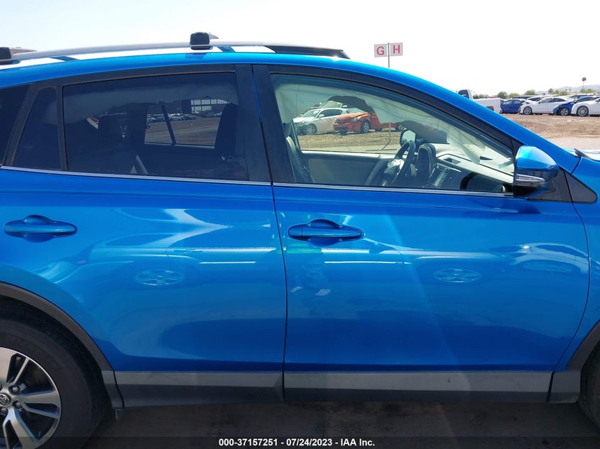 VIN JTMRFREV6HJ172666 2017 TOYOTA RAV4 XLE