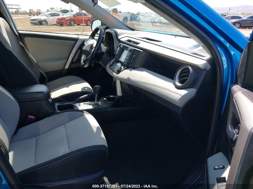 VIN JTMRFREV6HJ172666 2017 TOYOTA RAV4 XLE