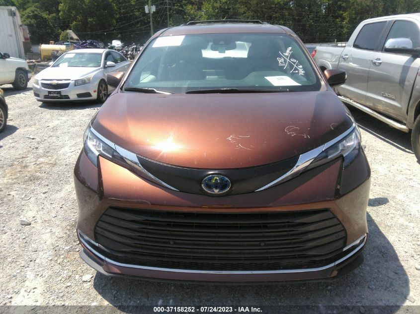 2022 TOYOTA SIENNA XLE - 5TDYRKEC0NS103639