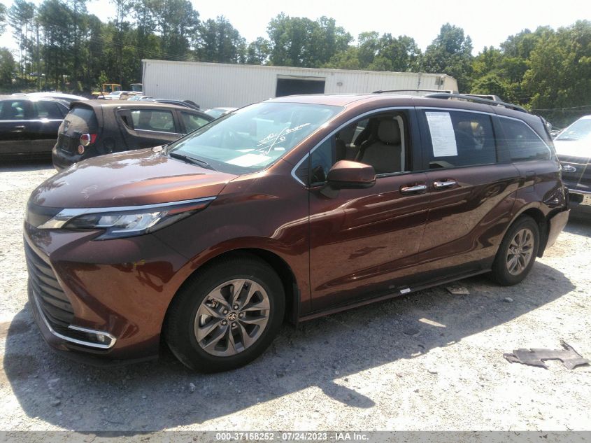 2022 TOYOTA SIENNA XLE - 5TDYRKEC0NS103639